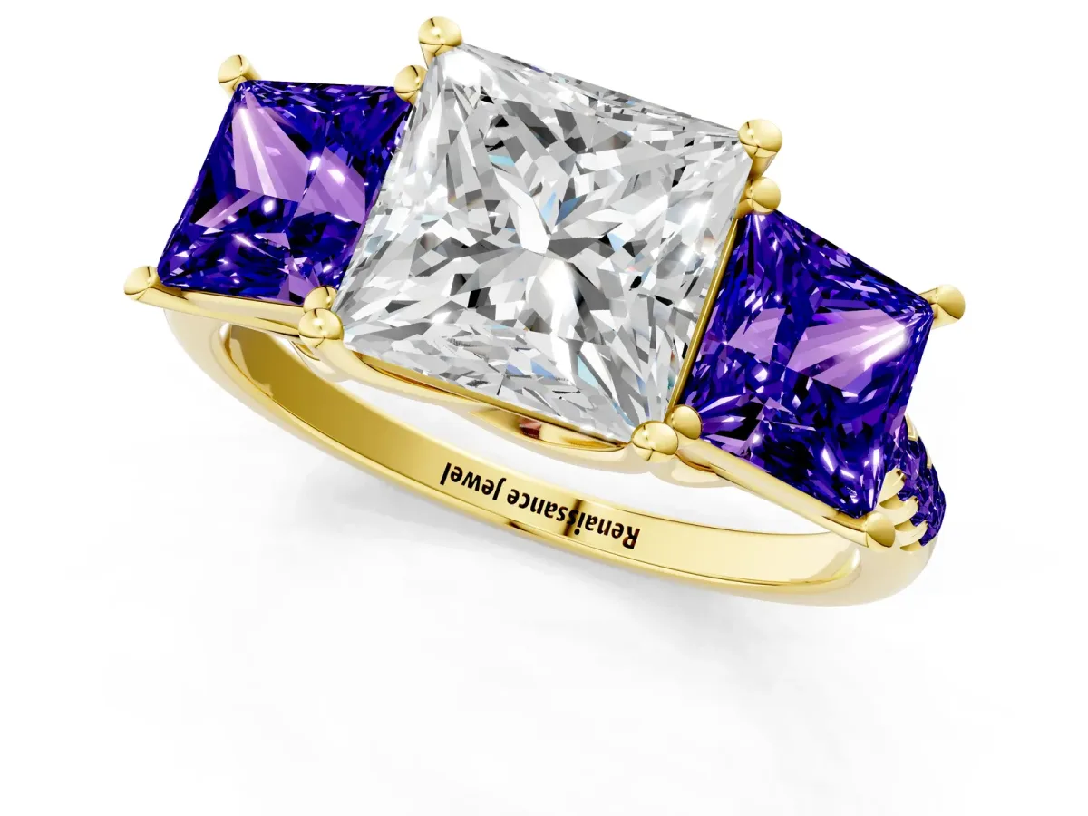 Three-Stone Princess Cut Diamond Ring with Round Tanzanite Pavé Band and Prong Setting Yellow gold