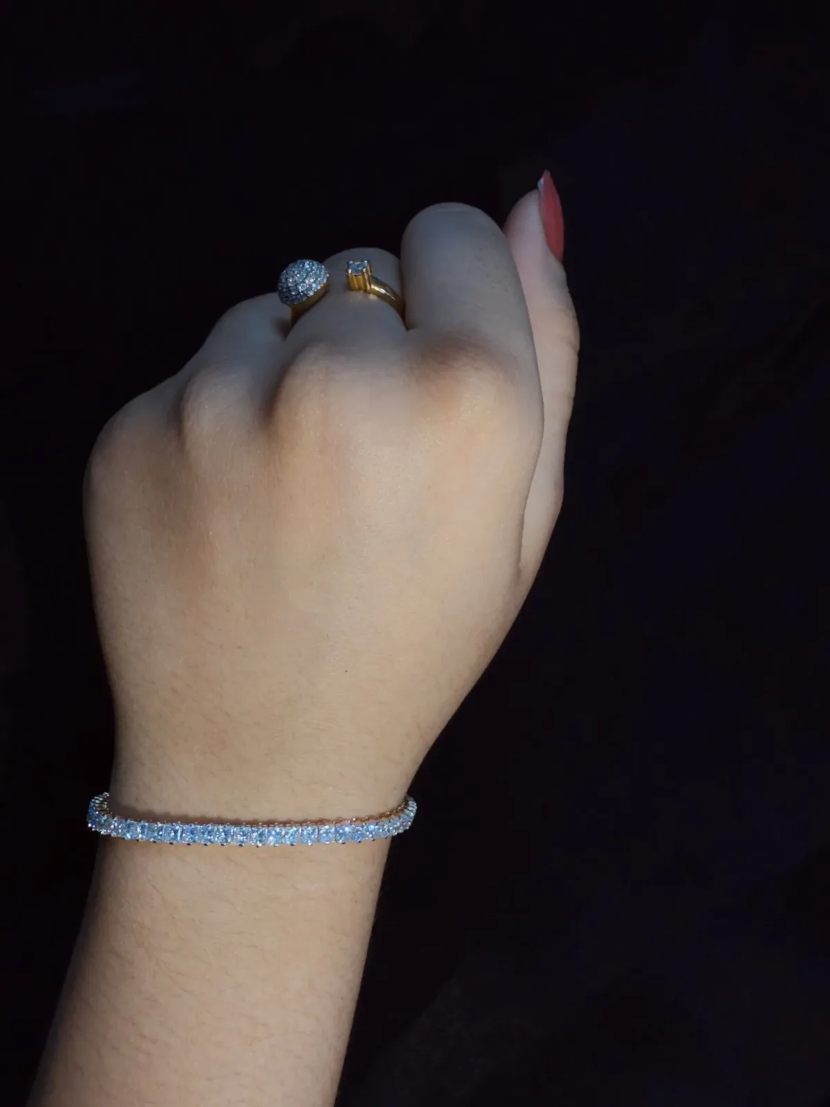 Princess Cut Diamond Tennis Bracelet with Four-Prong Setting Yellow gold