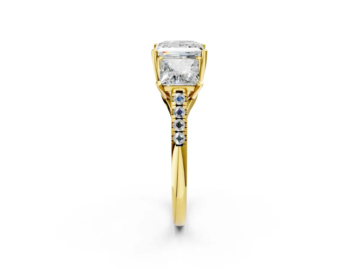 Three-Stone Princess Cut Diamond Ring with Round Pavé Band and Prong Setting Yellow gold