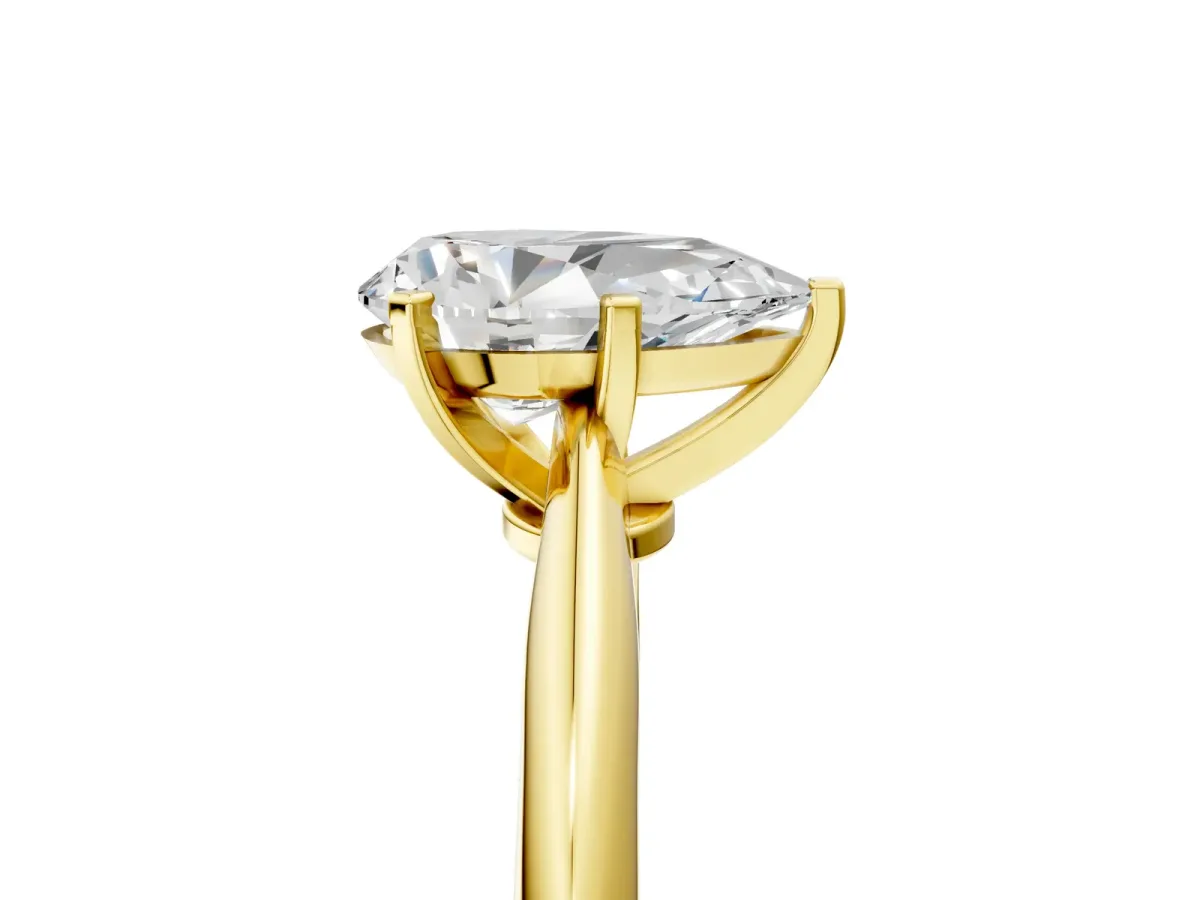 Pear Cut Diamond Solitaire Engagement Ring with Classic Band and Four-Prong Setting Yellow gold