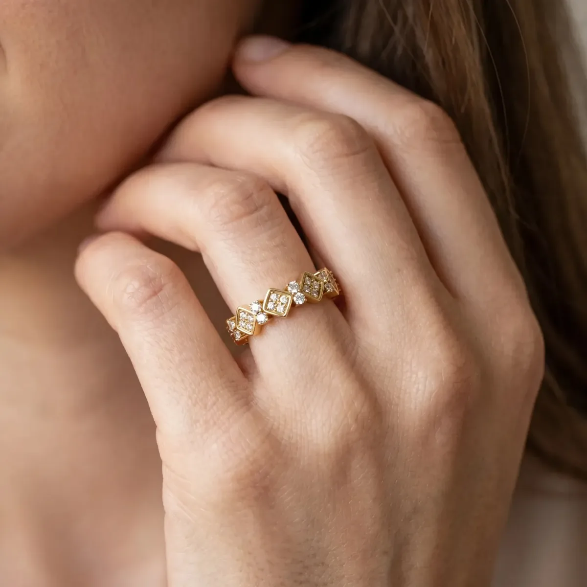 Pavé Cushion Diamond Cluster Eternity Band with Prong Setting Yellow gold