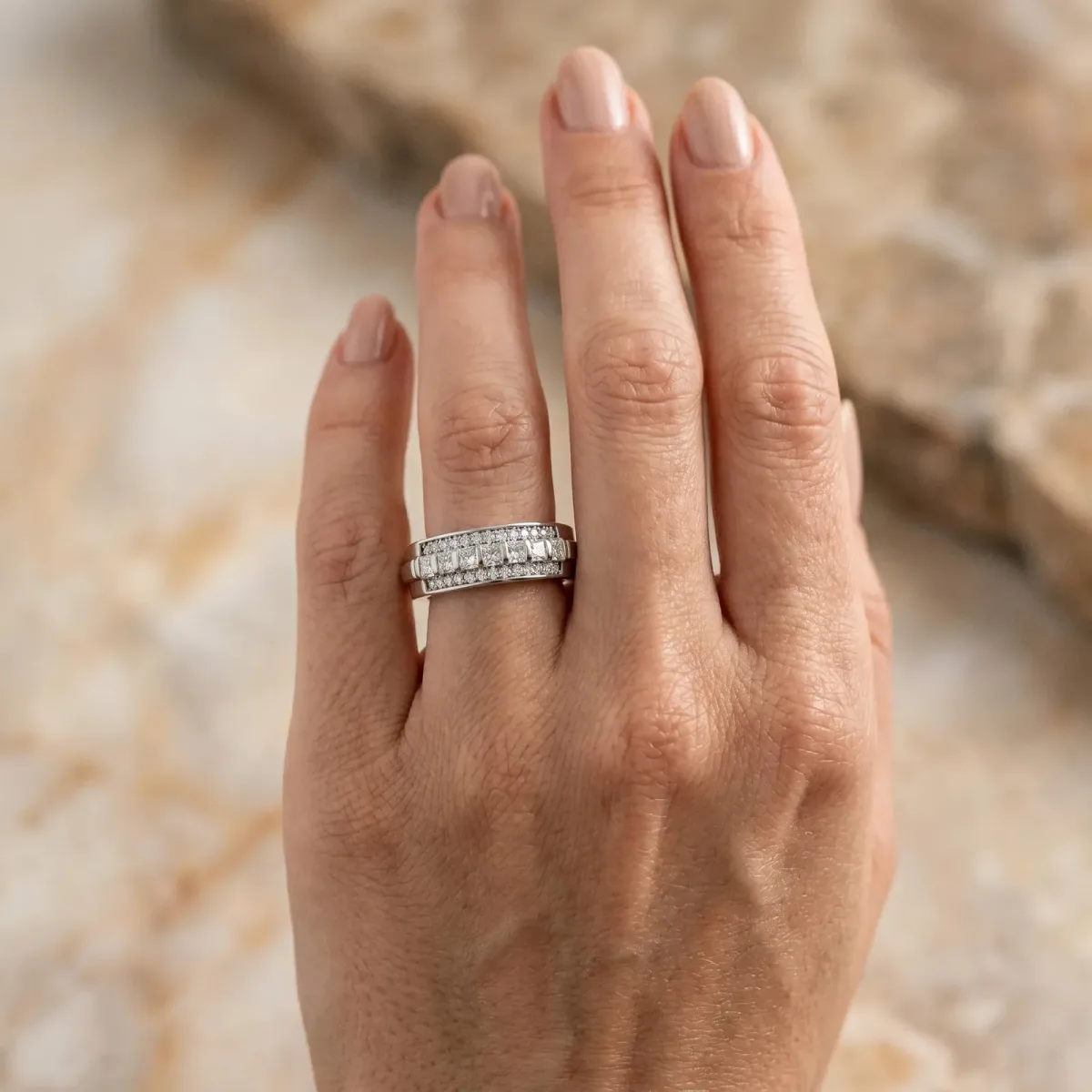 Bar-Set Princess Cut Diamond Pavé Band White gold