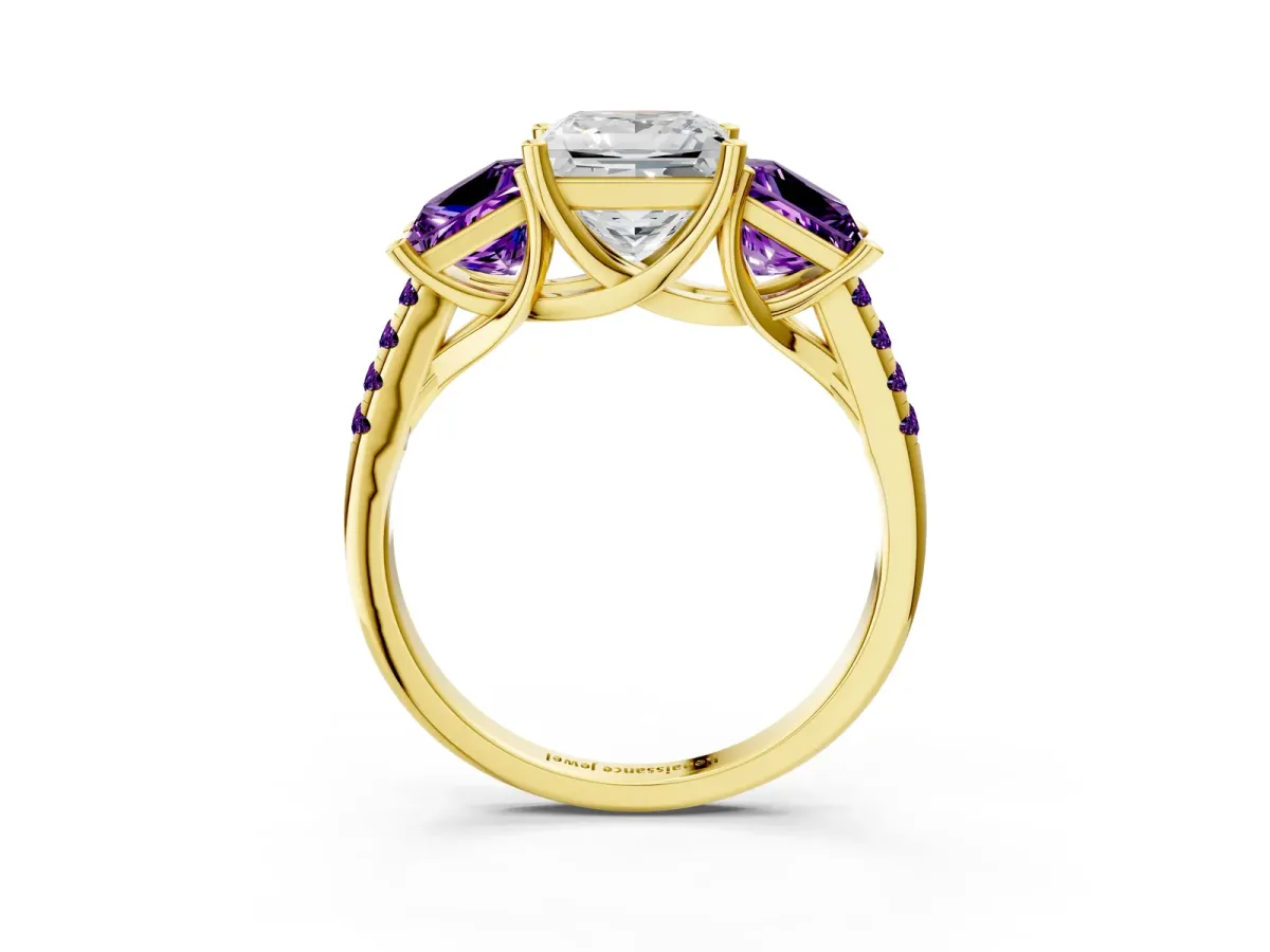 Three-Stone Princess Cut Diamond Ring with Round Amethyst Pavé Band and Prong Setting Yellow gold