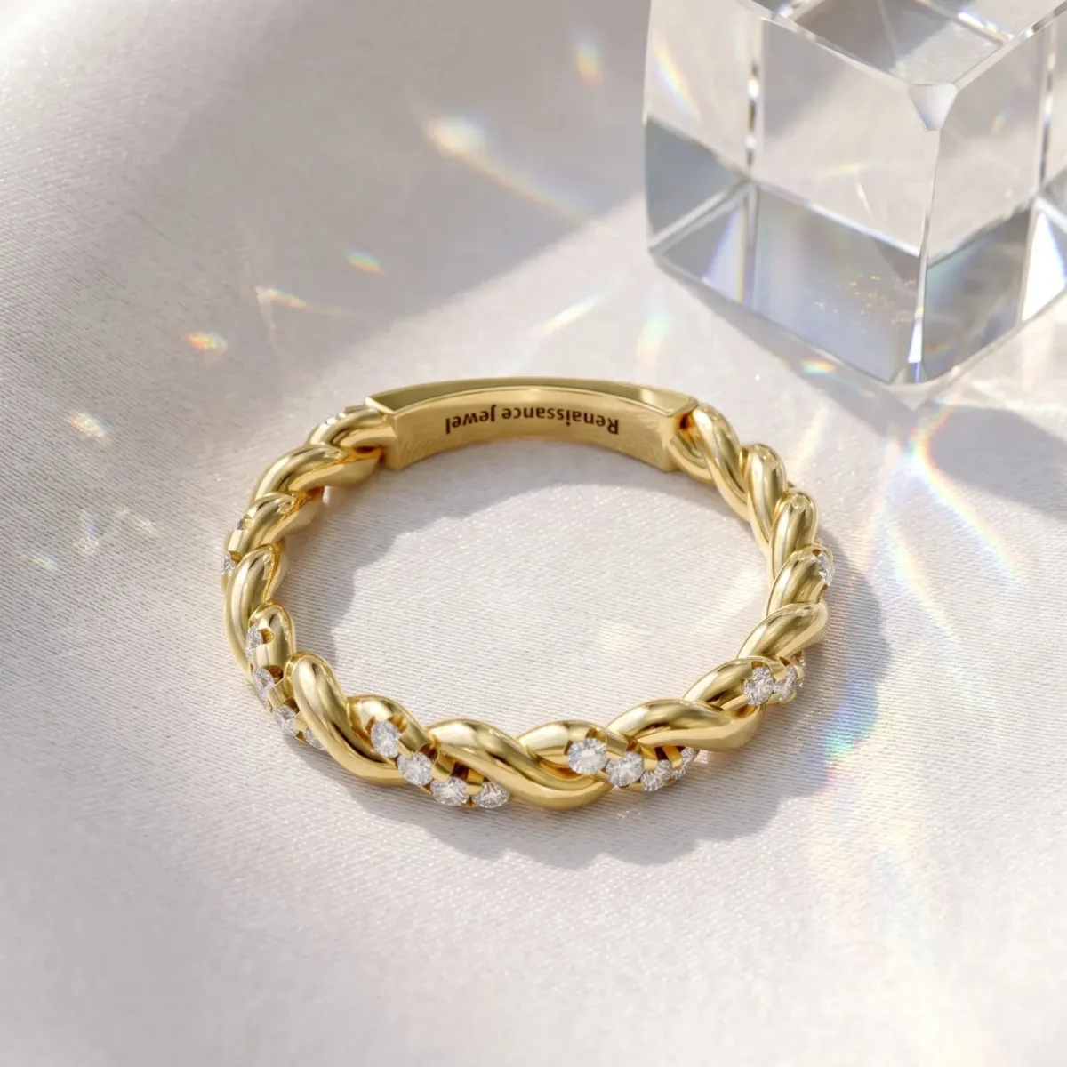 Twisted Pavé Round Diamond Eternity Band Yellow gold