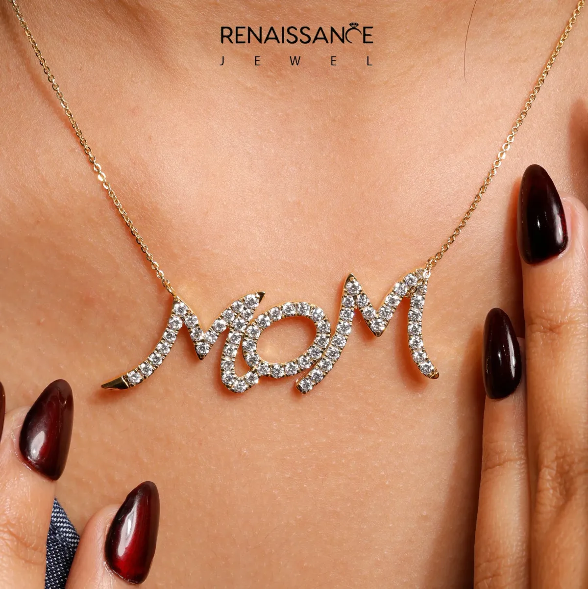 Pavé Round Diamond Script Pendant with Prong Setting Yellow gold