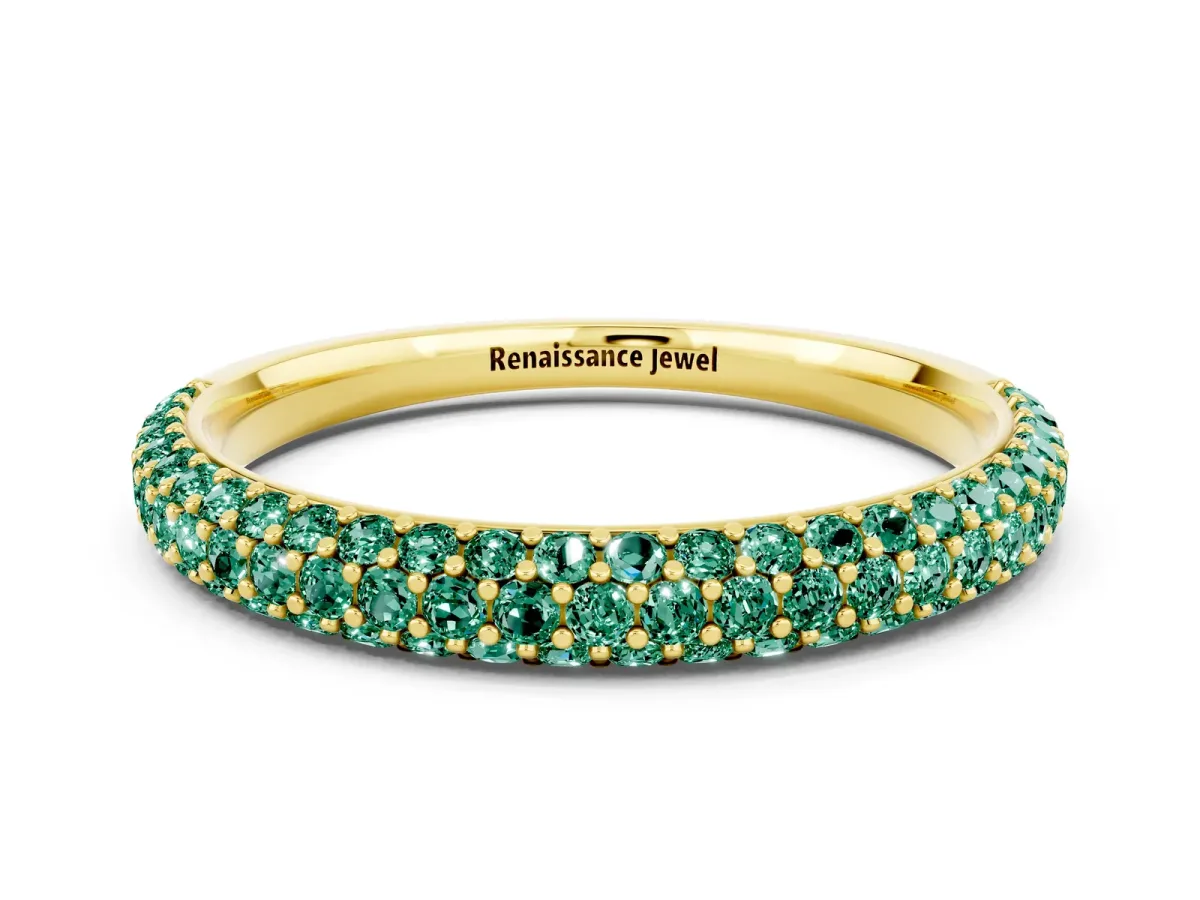 Round Green Sapphire Pavé Eternity Band with Shared Prong Setting Yellow gold