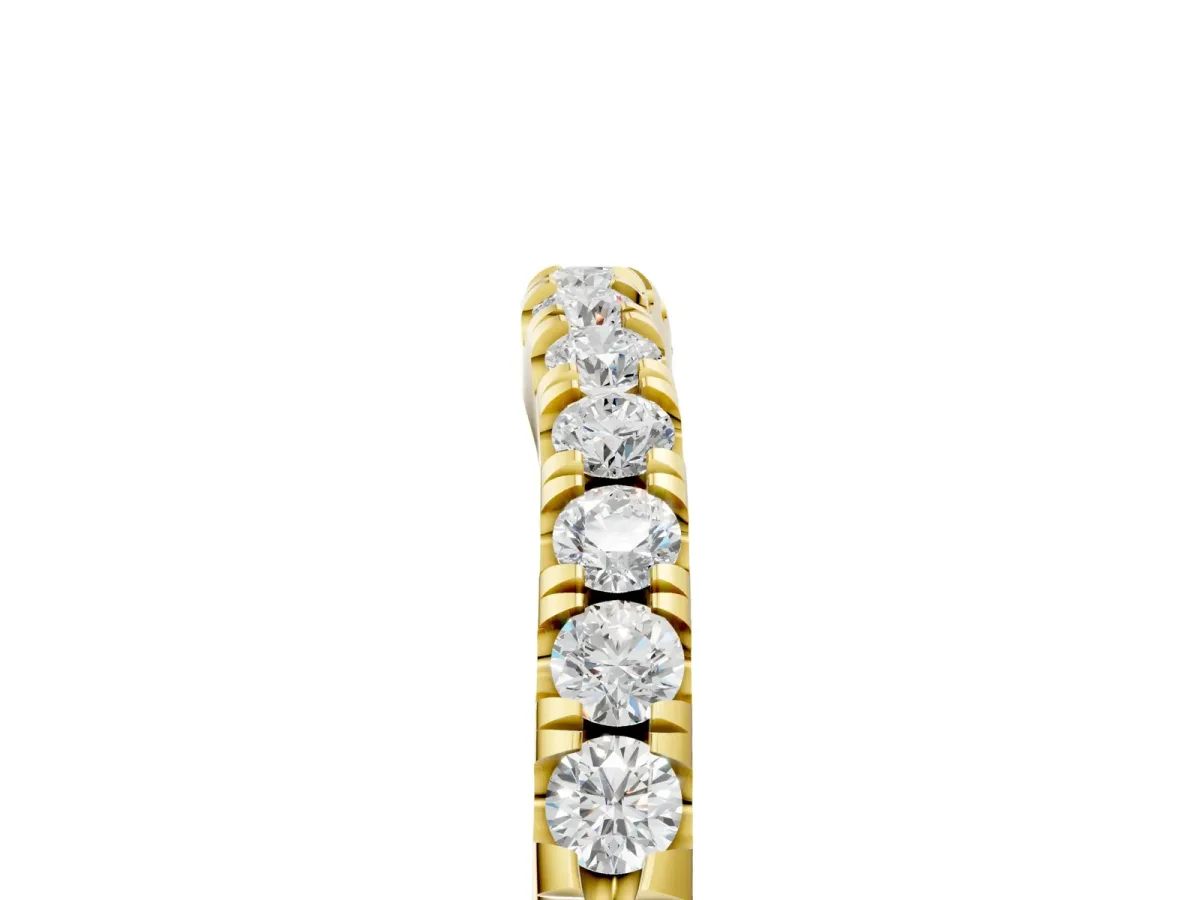 Round Diamond Pavé Curved Eternity Band with Shared Prong Setting Yellow gold
