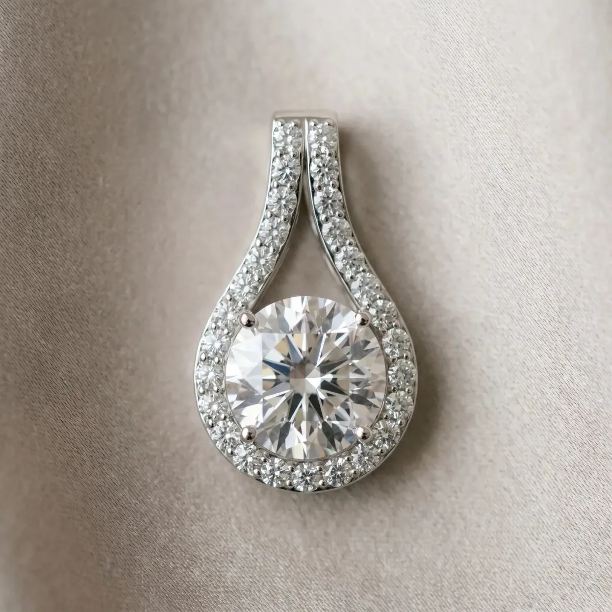 Round Halo Prong Set Pendant White gold