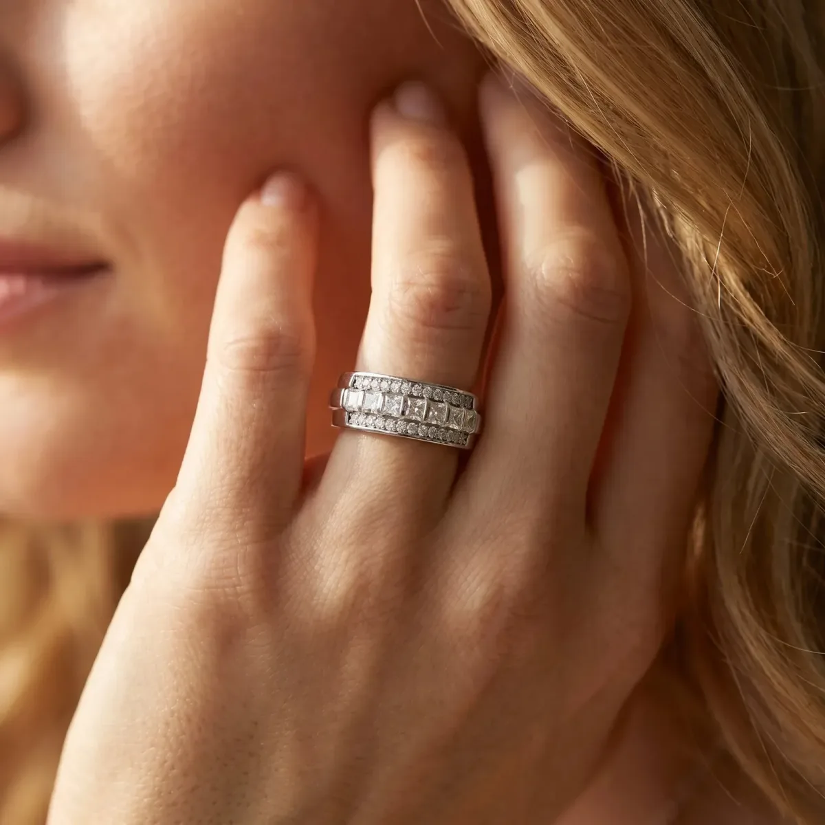 Bar-Set Princess Cut Diamond Pavé Band White gold