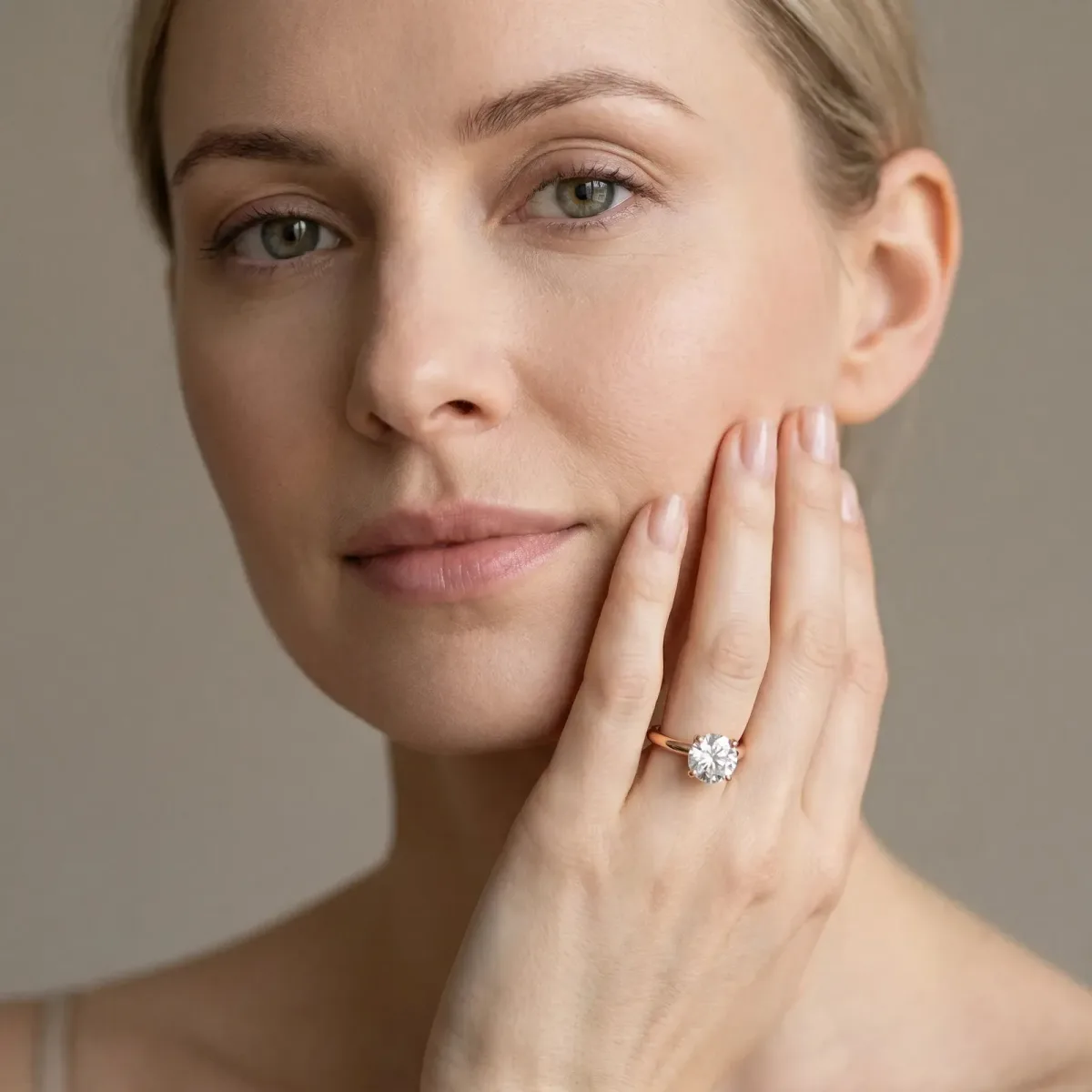 Round Cut Diamond Solitaire Engagement Ring with Round Band and Four-Prong Setting Rose gold