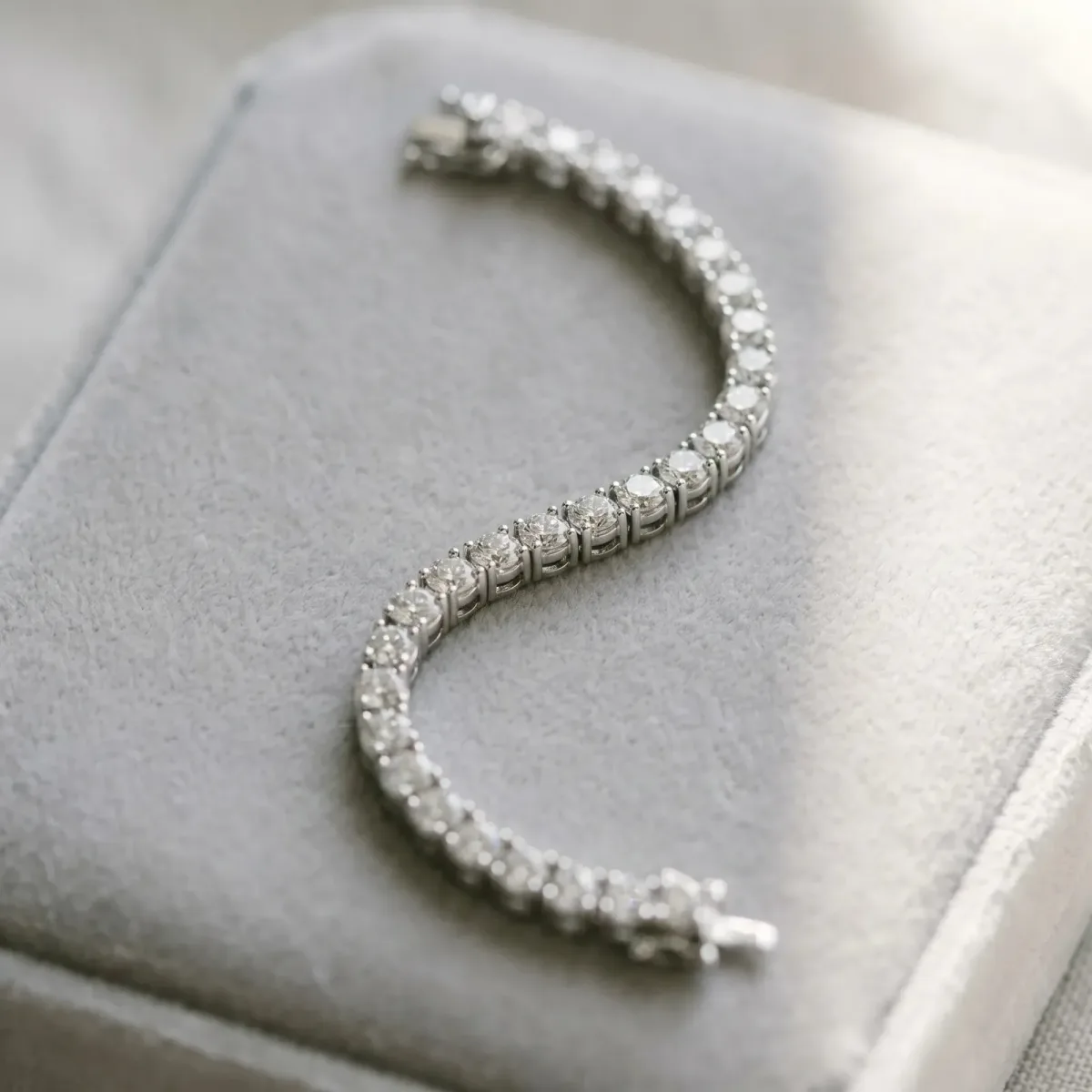 Round Diamond Tennis Bracelet with Prong Setting White gold