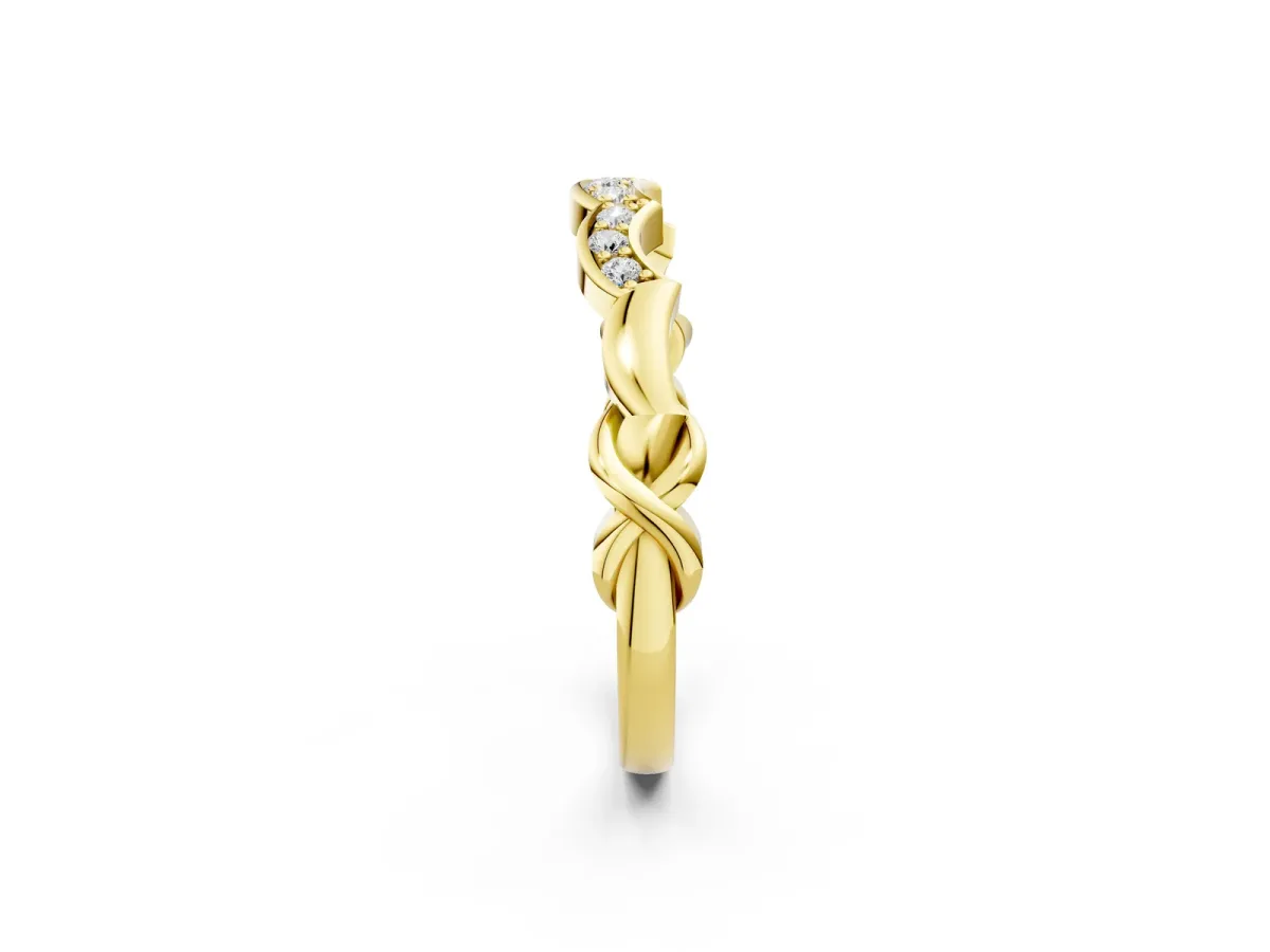 Scalloped Diamond Curved Band with Round Brilliant Stones and Shared Prong Setting Yellow gold