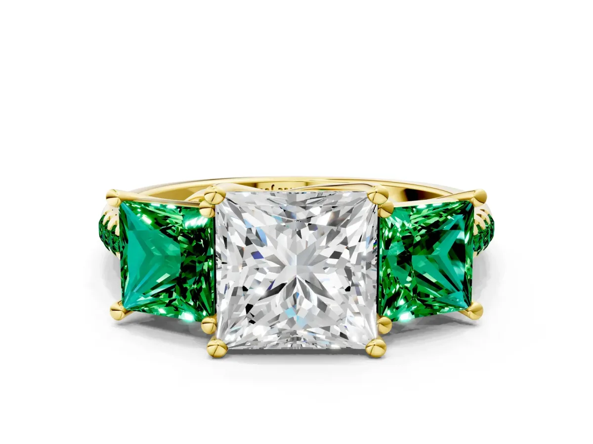 Three-Stone Princess Cut Diamond Ring with Round Emerald Pavé Band and Prong Setting Yellow gold