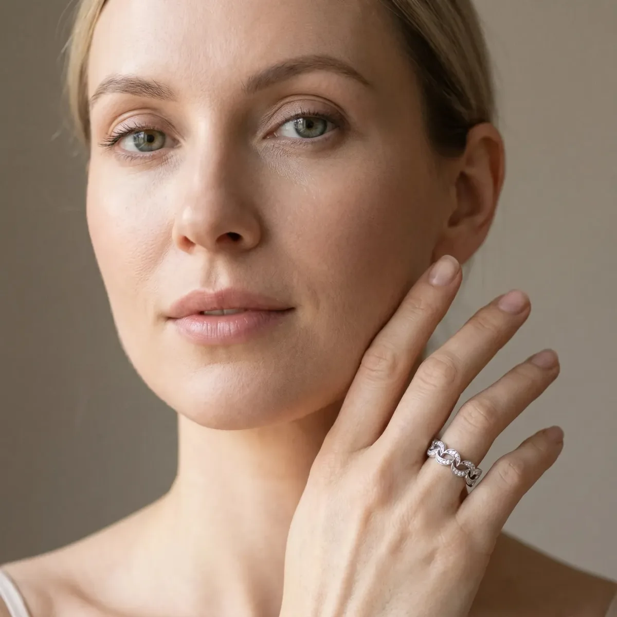 Pavé Round Diamond Interlocking Eternity Band with Bezel Prong Setting Platinum