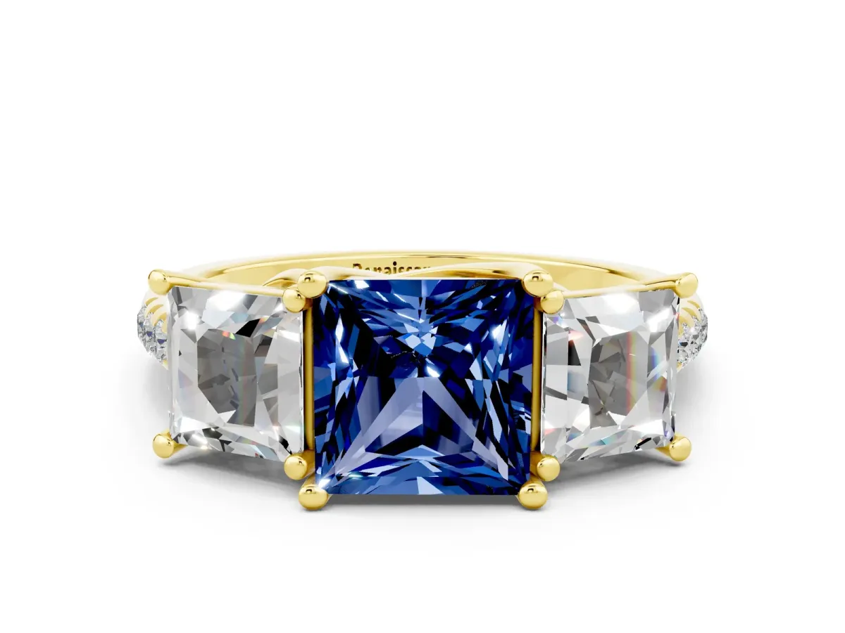 Three-Stone Princess Cut Blue Sapphire Ring with Round Pavé Band and Prong Setting Yellow gold