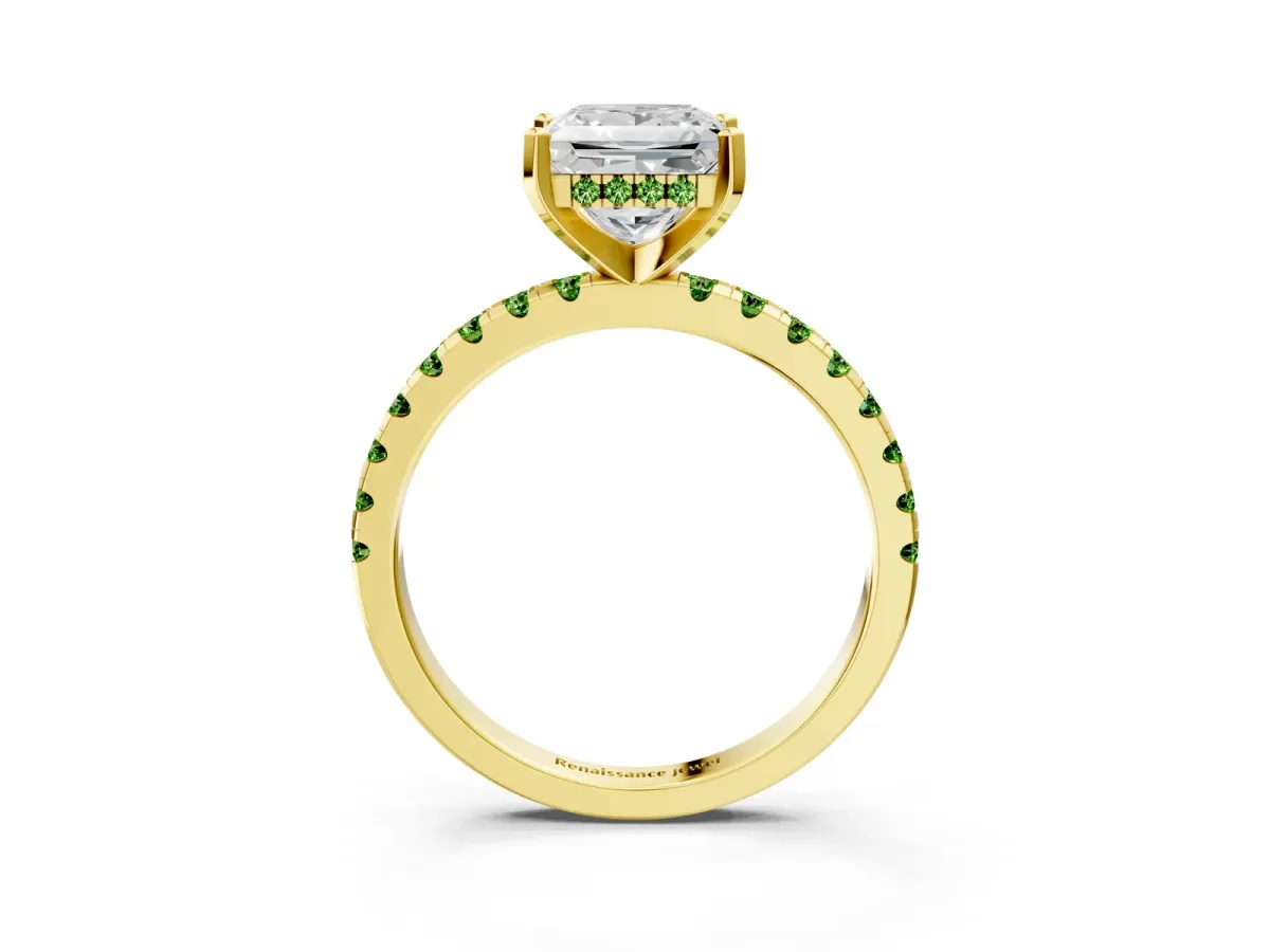 Princess Cut Diamond Solitaire Ring with Round Peridot Pavé Band and Four-Prong Setting Yellow gold
