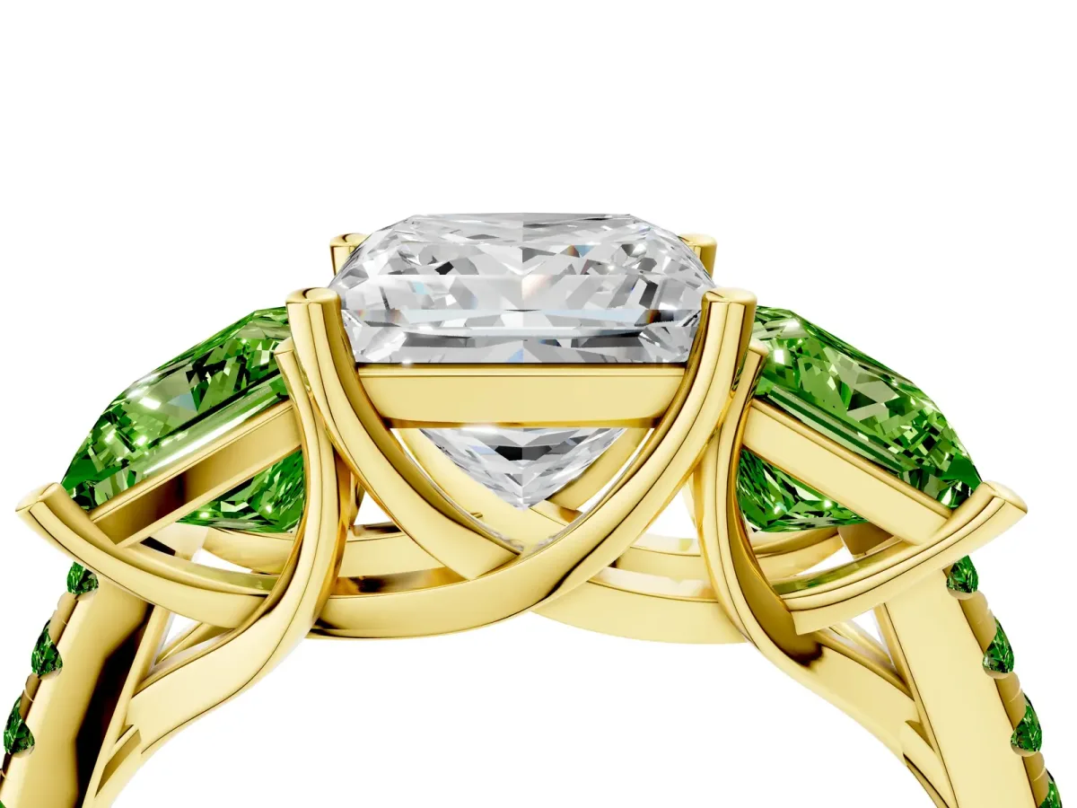 Three-Stone Princess Cut Diamond Ring with Round Peridot Pavé Band and Prong Setting Yellow gold