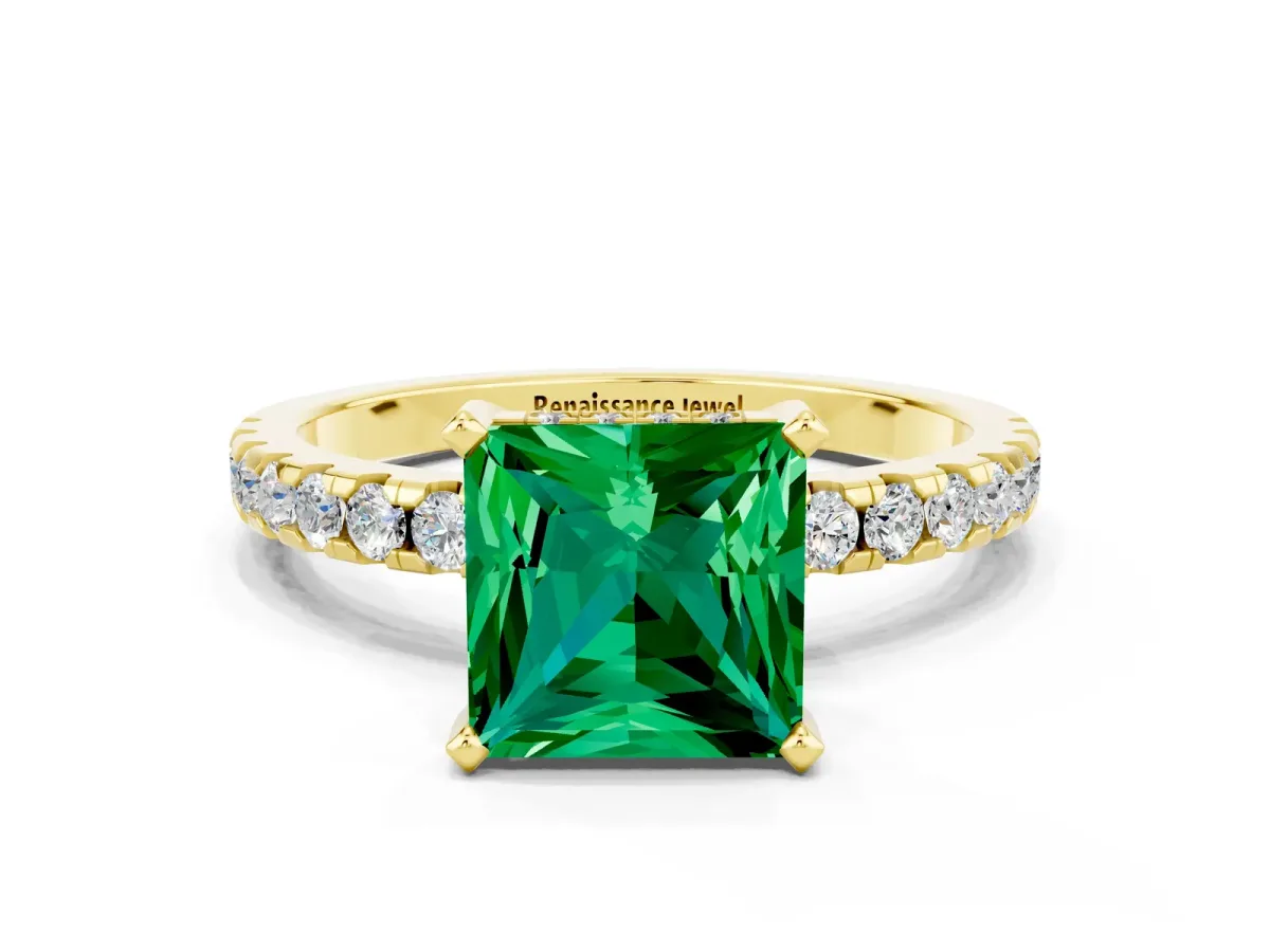 Princess Cut Emerald Solitaire Ring with Round Pavé Band and Four-Prong Setting Yellow gold
