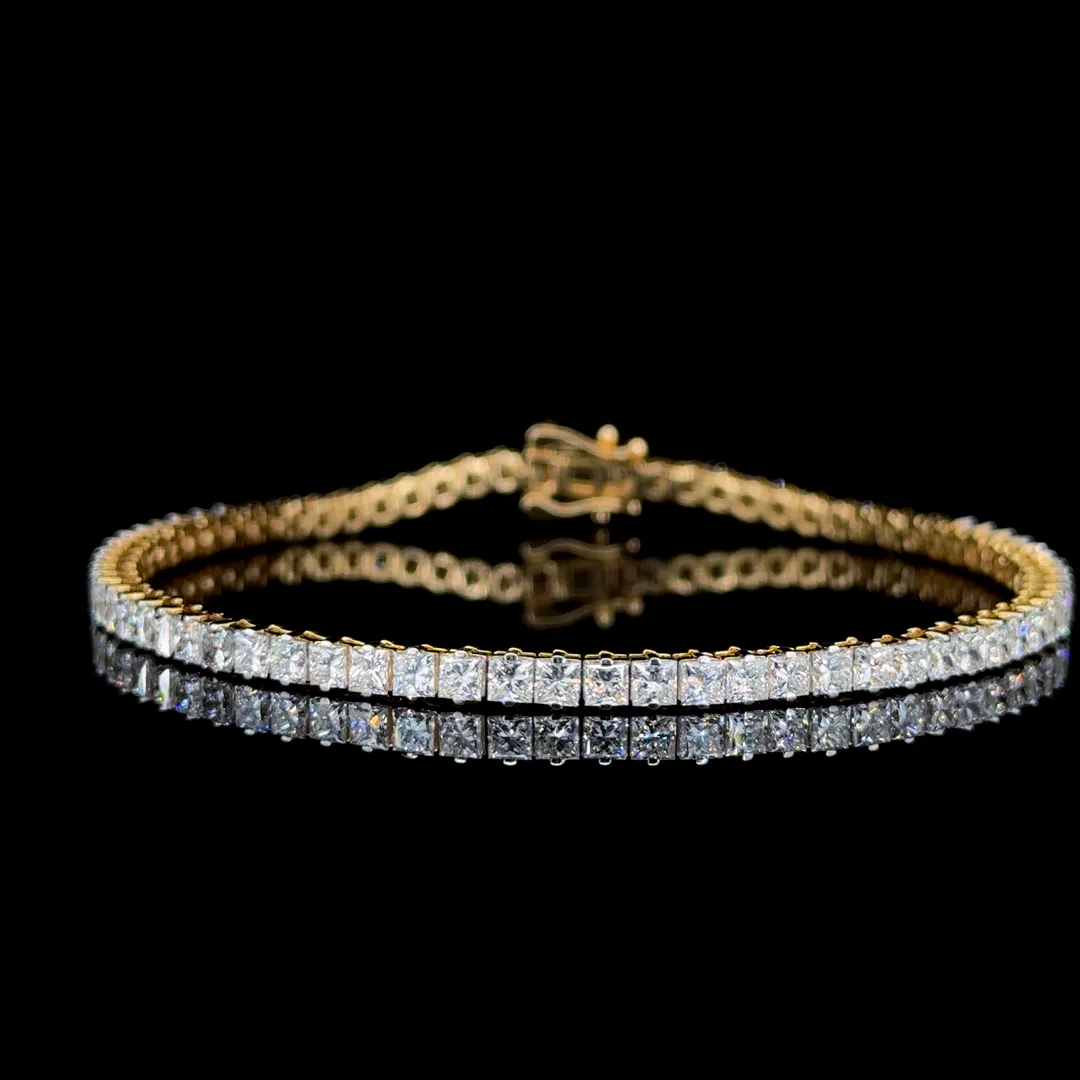 Princess Cut Diamond Tennis Bracelet with Four-Prong Setting Yellow gold