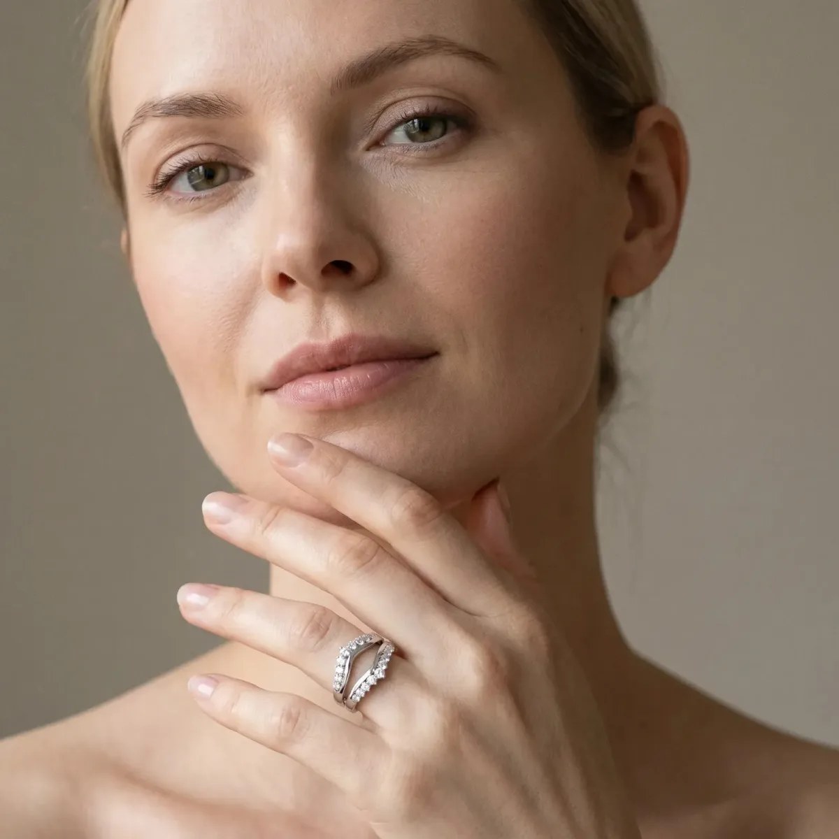 Round Diamond Chevron Contour Band with Prong Setting Silver