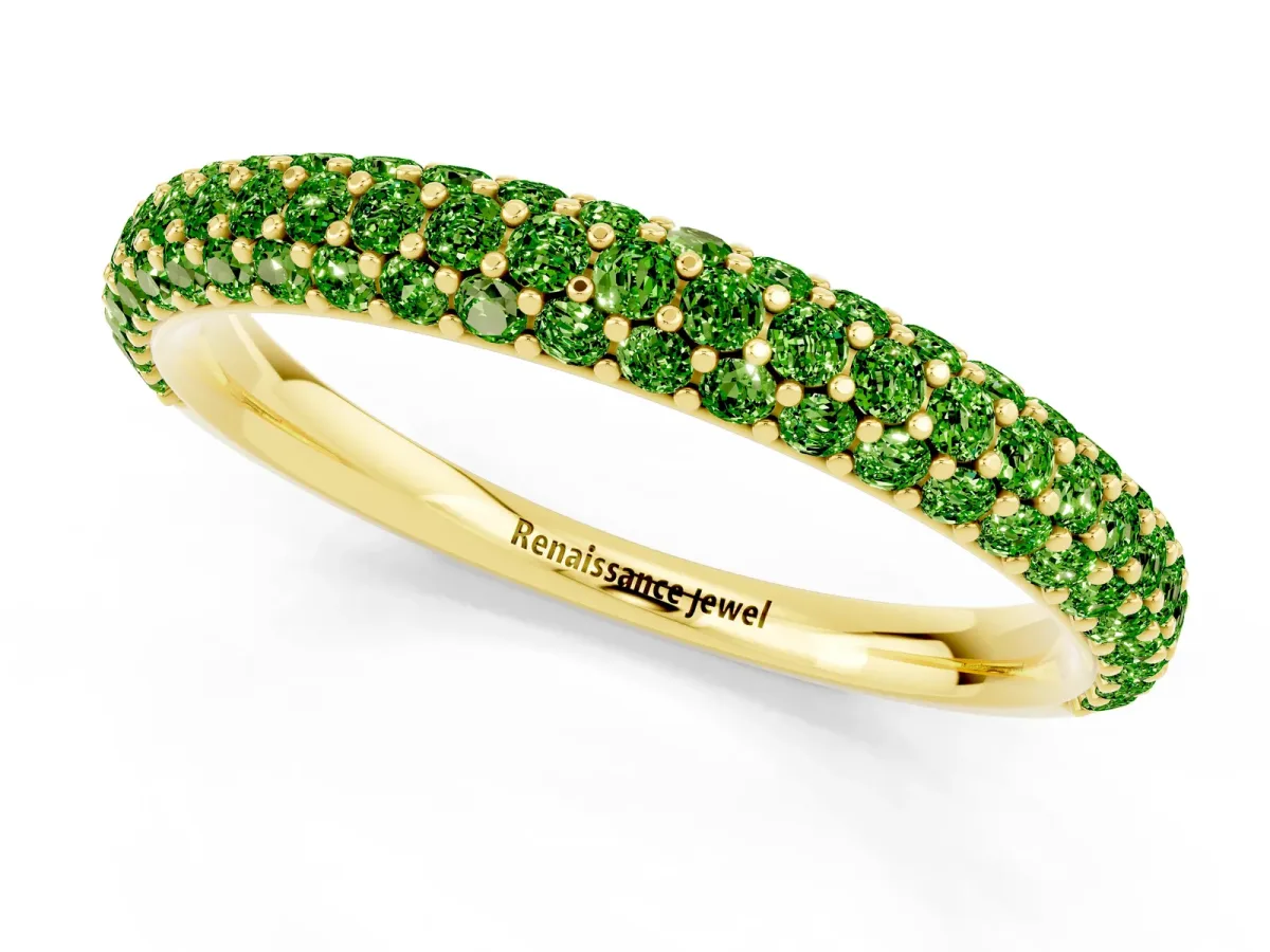 Round Peridot Pavé Eternity Band with Shared Prong Setting Yellow gold
