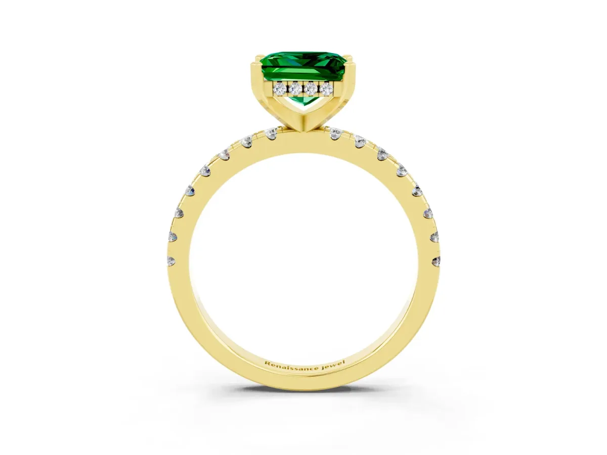 Princess Cut Emerald Solitaire Ring with Round Pavé Band and Four-Prong Setting Yellow gold