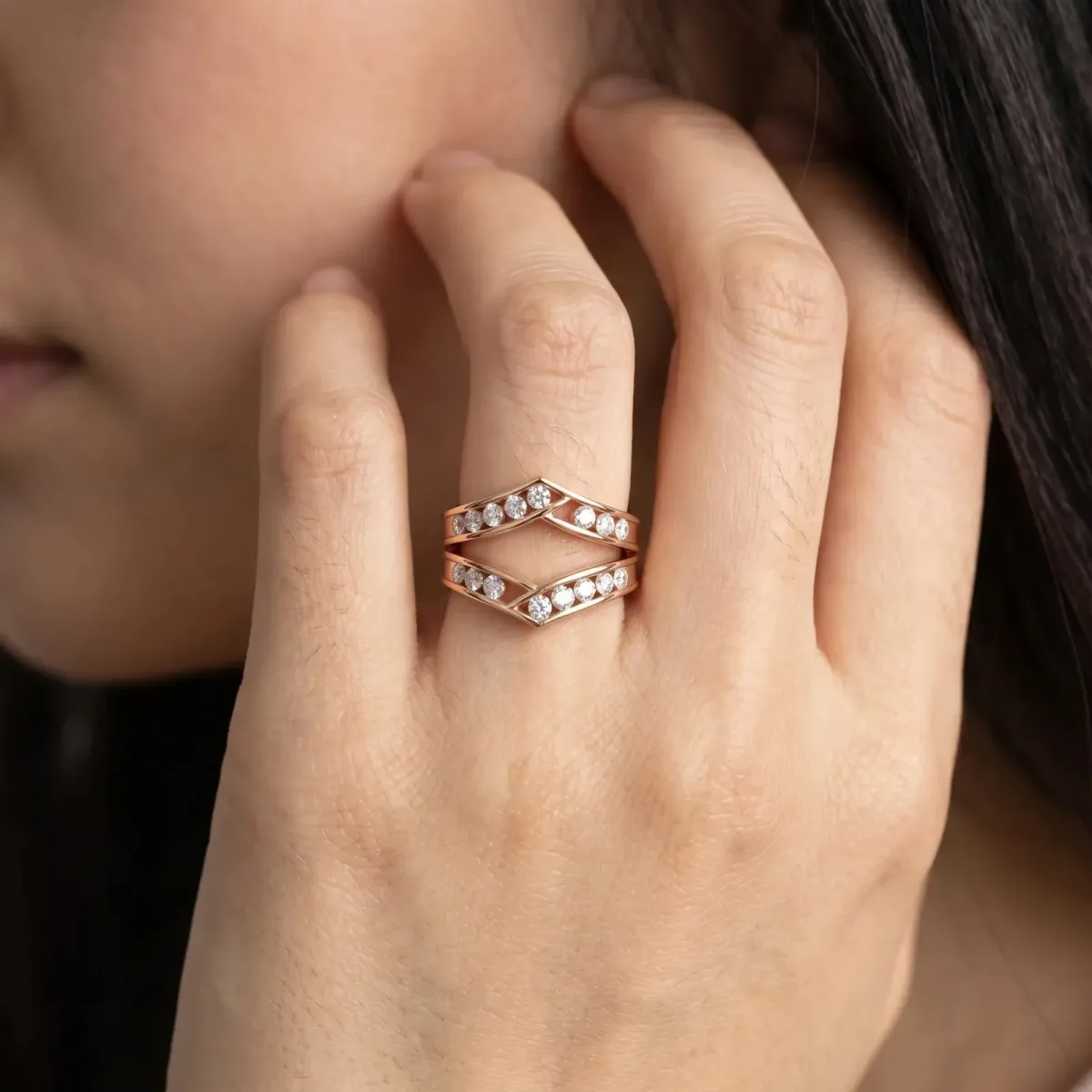 Round Diamond Channel-Set Chevron Band Rose gold