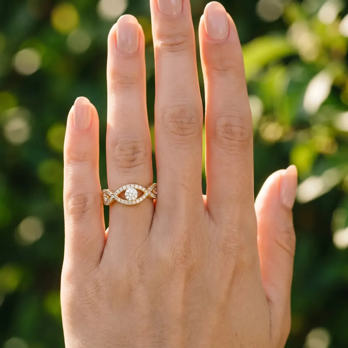 Round Diamond Marquise Halo Twist Band with Pavé Setting Yellow gold