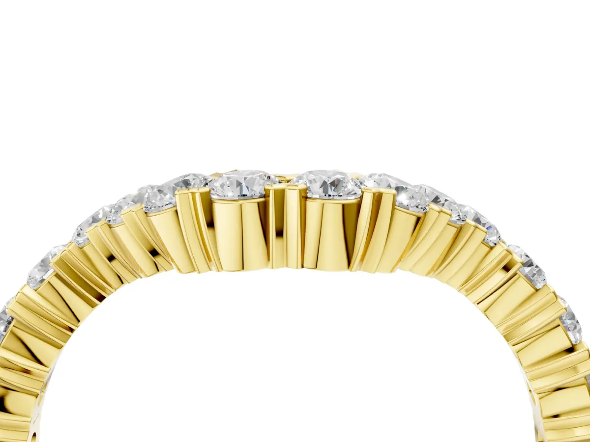 V-Shaped Diamond Round Cut Pavé Band with Prong Setting Yellow gold