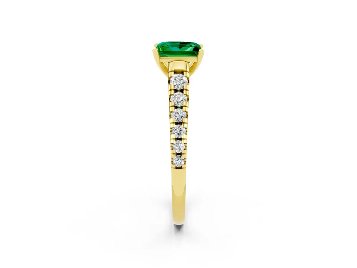 Princess Cut Emerald Cathedral Solitaire Ring with Round Pavé Band Yellow gold