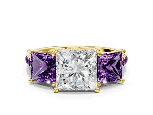 Three-Stone Princess Cut Diamond Ring with Round Amethyst Pavé Band and Prong Setting Yellow gold
