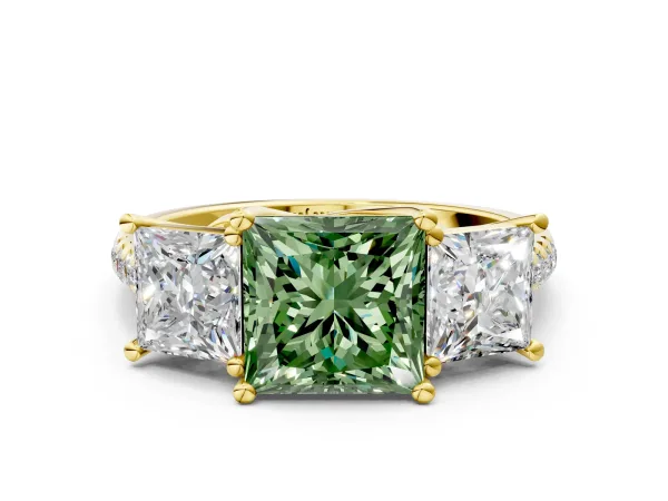 Fancy Green Three-Stone Princess Cut Diamond Ring with Round Pavé Band and Prong Setting Yellow gold