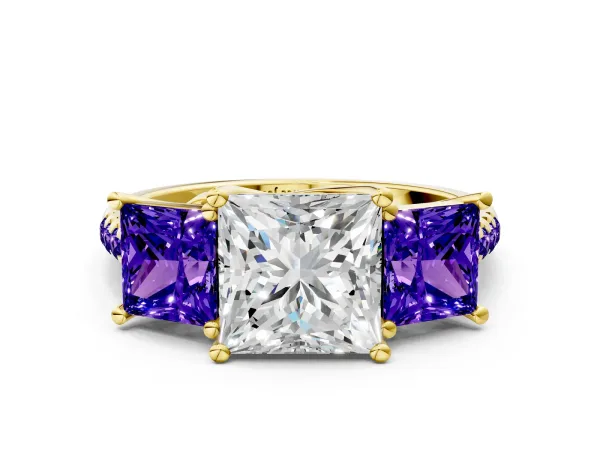 Three-Stone Princess Cut Diamond Ring with Round Tanzanite Pavé Band and Prong Setting Yellow gold