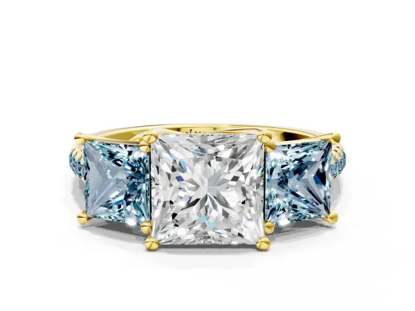 Three-Stone Princess Cut Diamond Ring with Round Aquamarine Pavé Band and Prong Setting Yellow gold