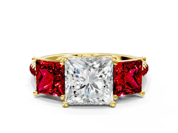 Three-Stone Princess Cut Diamond Ring with Round Ruby Pavé Band and Prong Setting Yellow gold